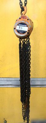 Harrington 1 1/2 ton chain hoist,10' lift,chain fall