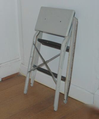 Nice heavy duty sturdy step stool metal folding ladder
